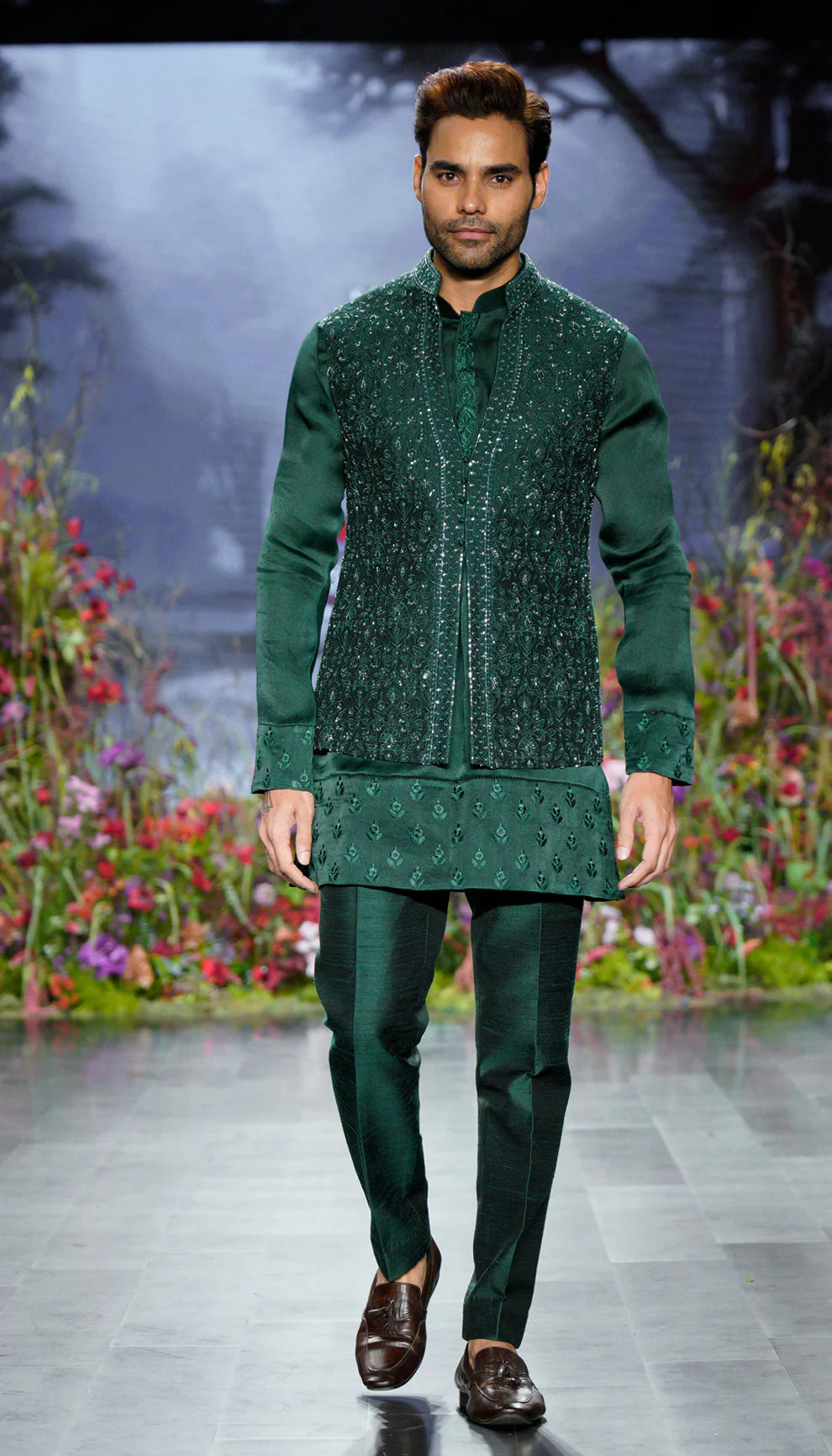 Forest green, raws silk bandi, tone- on- tone embroidery, v- neckline, silk bandi, silk organza kurta, raw silk trousers, wedding, festive gatherings, evening occasions