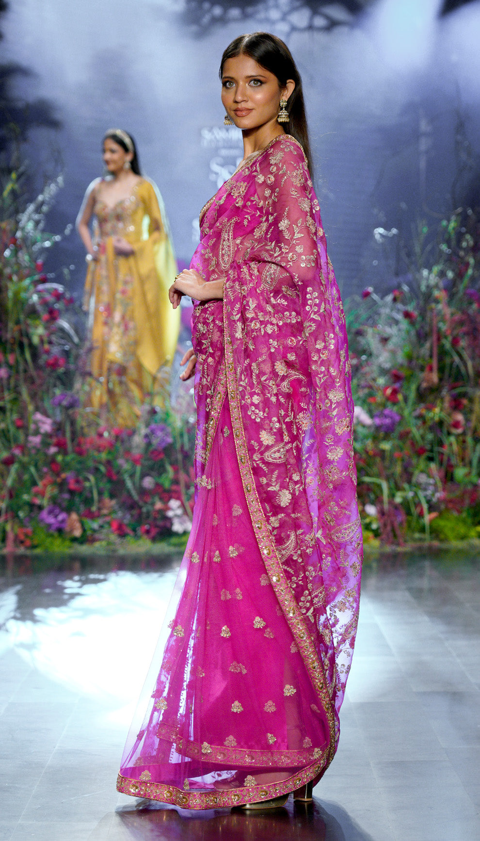 Rani Aari Saree