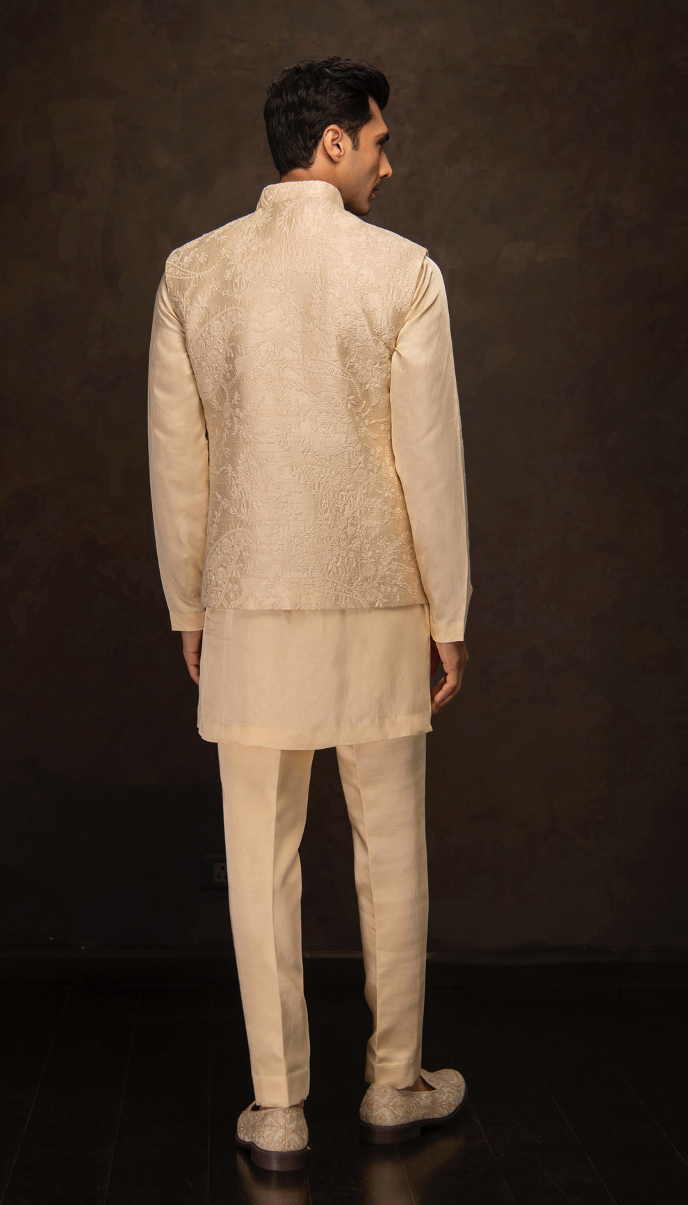 The Ivory Floating Paisley Bandi