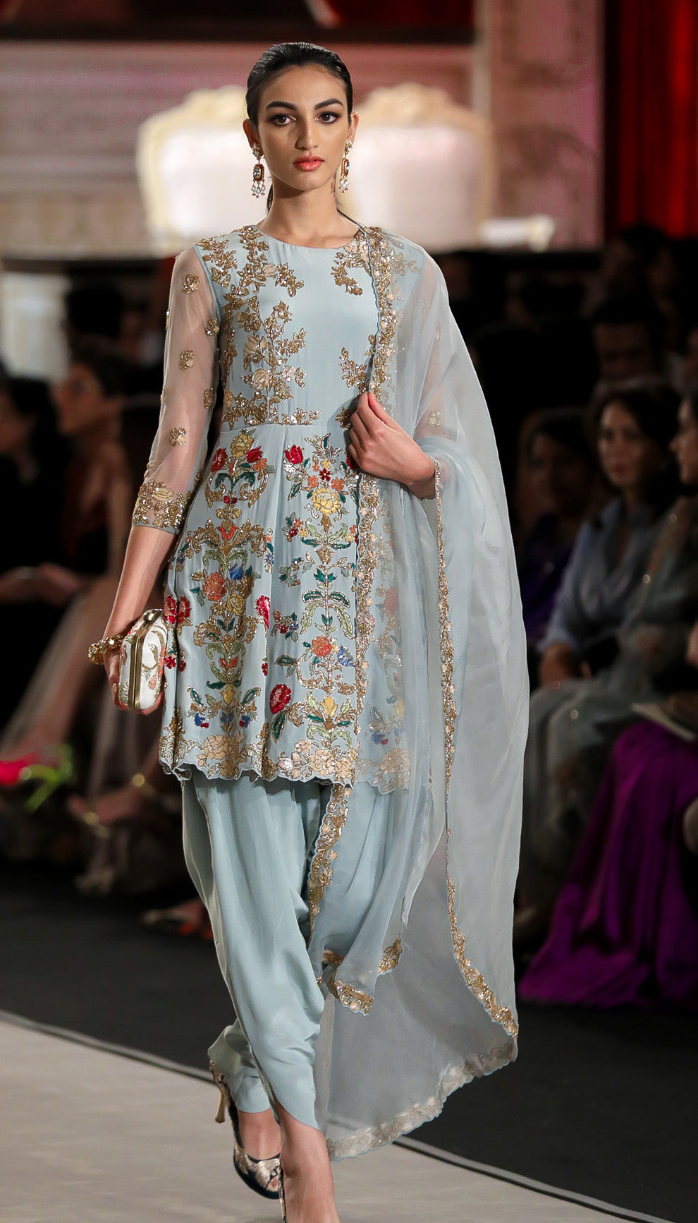 A Sylish Crop Kalidaar Kurta with Floral Bouquets