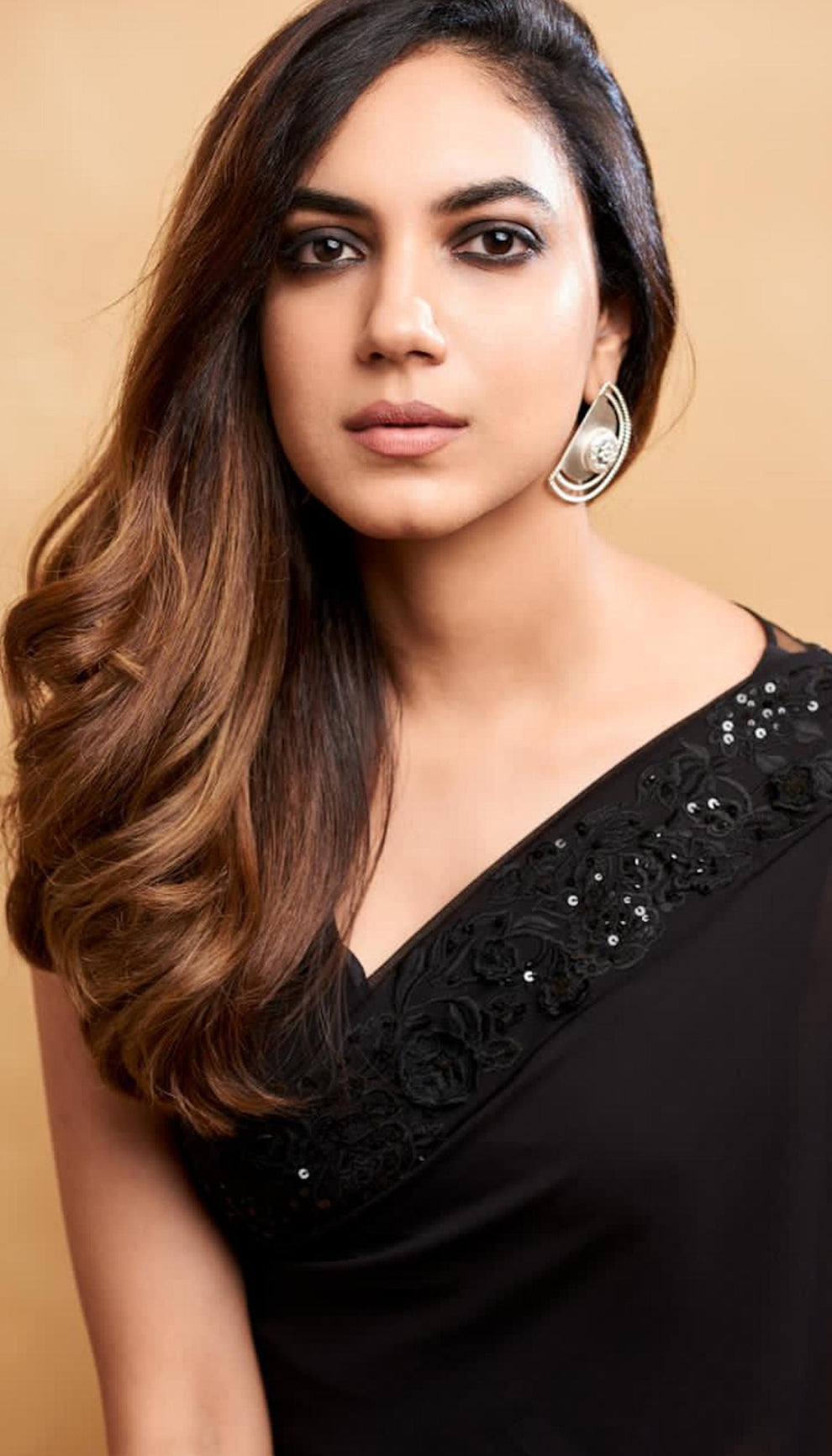 Ritu Verma in the constructed black saree gown by shyamal & bhumika