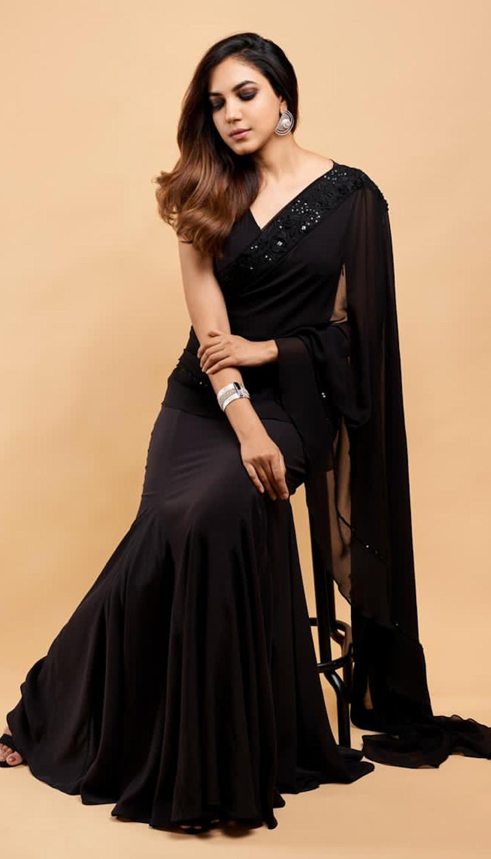 Ritu Verma in the constructed black saree gown by shyamal & bhumika